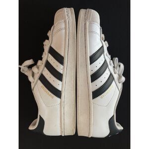 ~ Adidas Superstar sneaker Kids 5, Womens 7, Men 5 Leather Shell Toe Black White